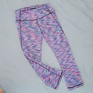 Purple workout leggings (three quarter)